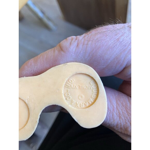 2 Vintage Louis Marx 6" Plastic Indian Warrior Toy Figures - Picture 7 of 8